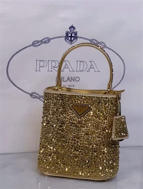 prada bolsa con brillos|bolsas de Prada.